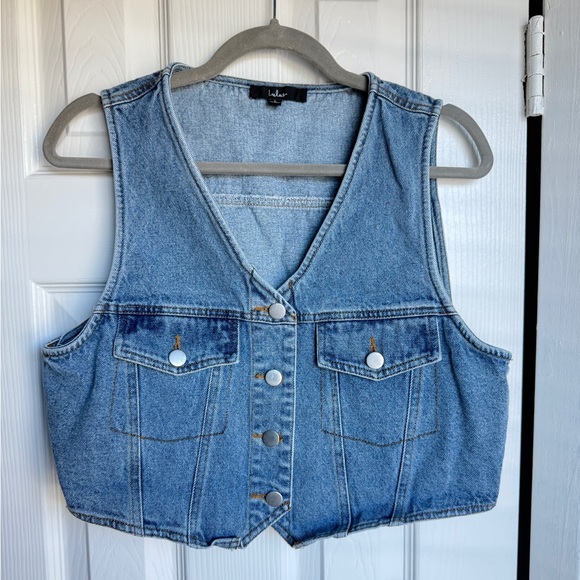 LULU’S Light Wash Denim Vest Button Up Sleeveless V Neck Blue Jean Social Day L - Picture 3 of 7